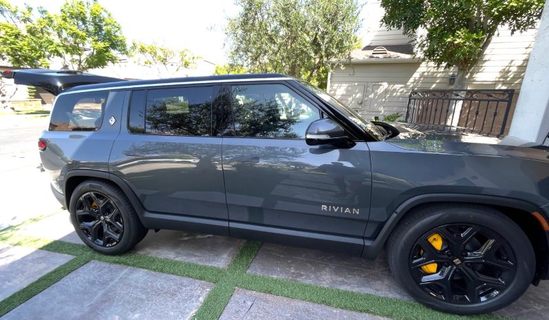 2023 Rivian R1S Adventure
